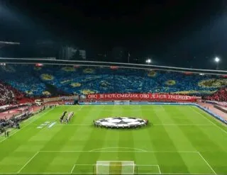 Les ultras de l’Étoile rouge reproduisent un tableau de Van Gogh