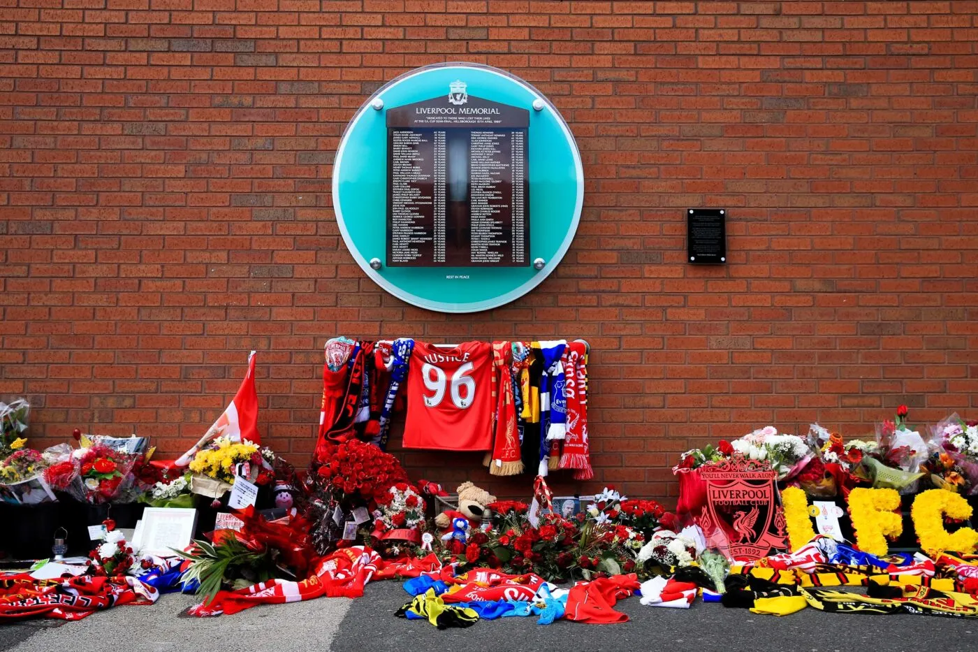 L&rsquo;hommage des joueurs de l&rsquo;Union saint-gilloise aux victimes de Hillsborough