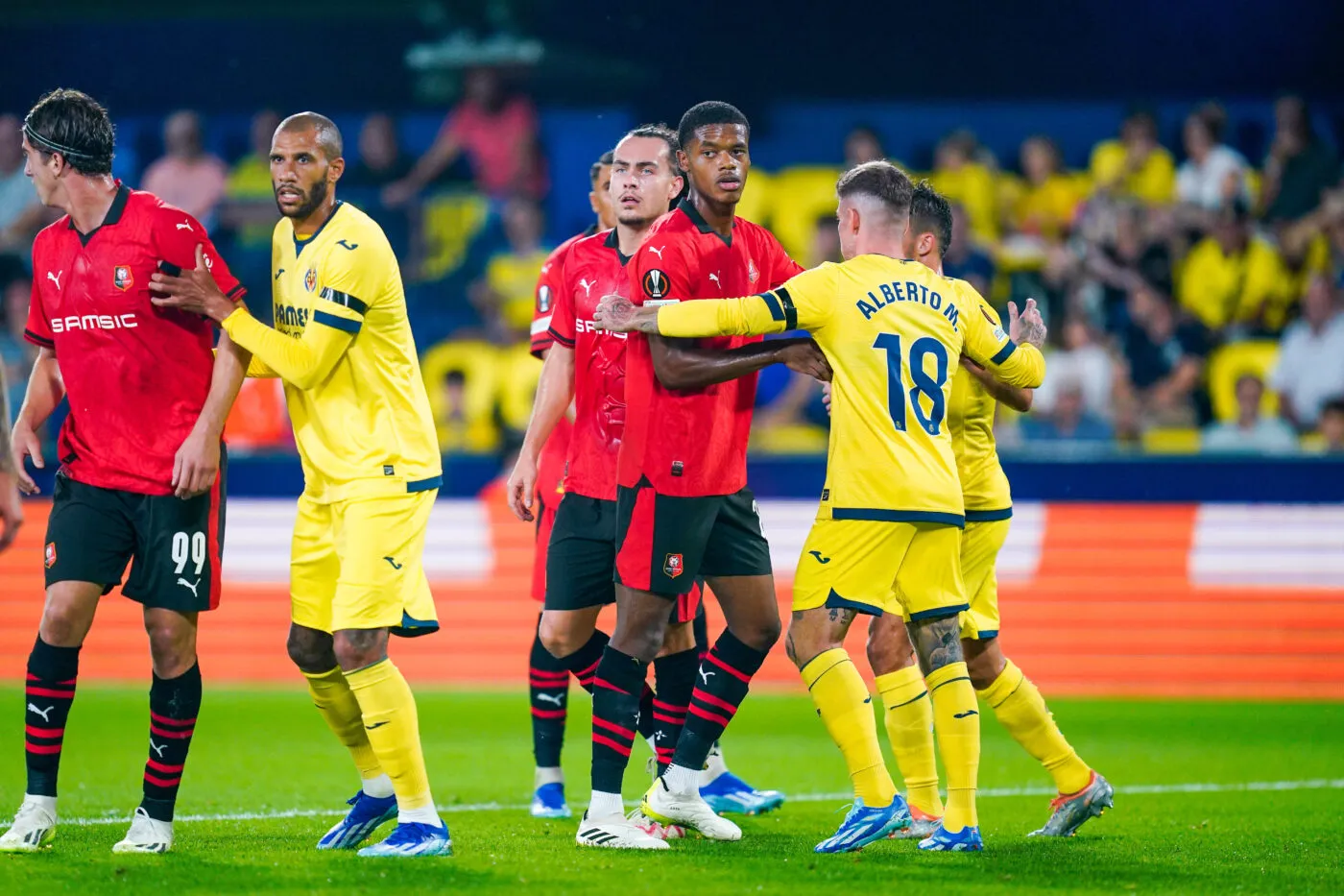 Etienne CAPOUE of Villarreal and Warmed OMARI of Rennes during the UEFA Europa League match between Villarreal and Rennes at Estadio de la Ceramica on October 5, 2023 in Villarreal, Spain. (Photo by Sergio Ruiz/Icon Sport)