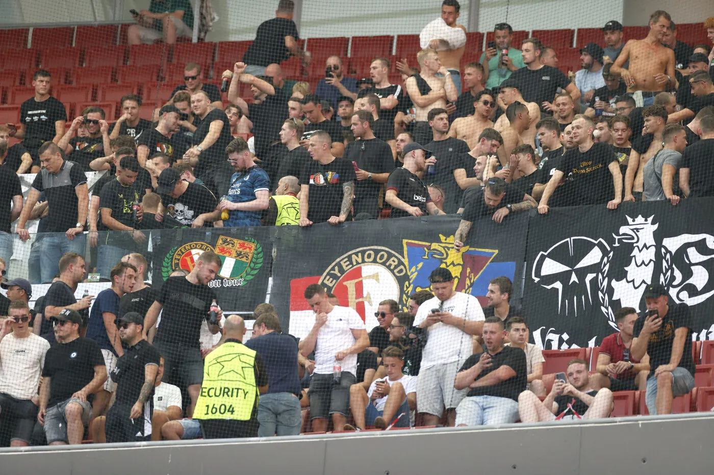 Six supporters de Feyenoord arrêtés à Madrid