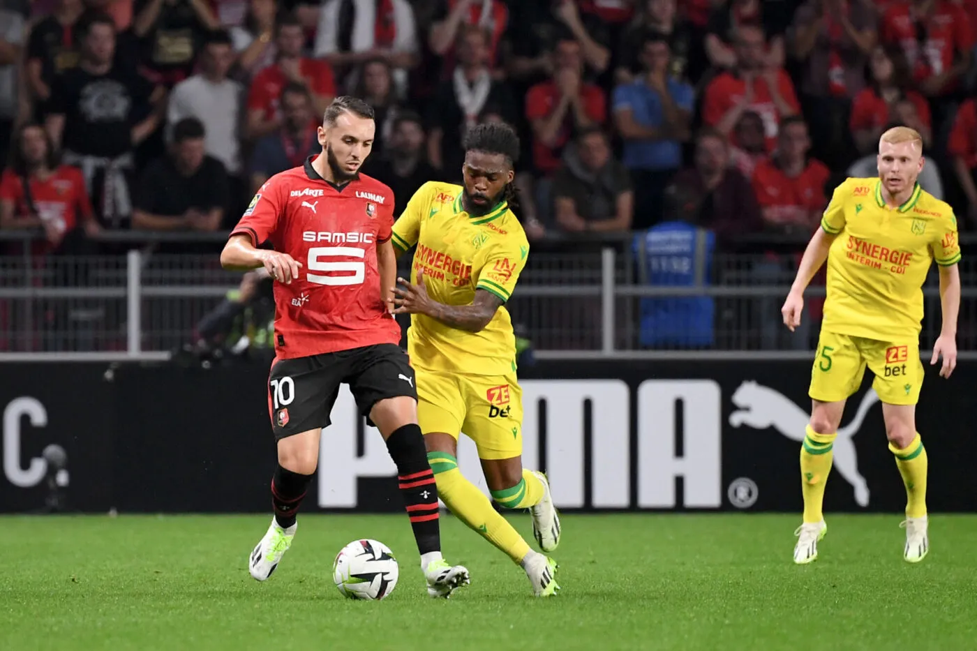 02 Jean-Kevin DUVERNE (fcn) - 10 Amine GOUIRI (srfc) during the Ligue 1 Uber Eats match between Stade Rennais Football Club and Football Club de Nantes at Roazhon Park on October 1, 2023 in Rennes, France. (Photo by Christophe Saidi/FEP/Icon Sport)