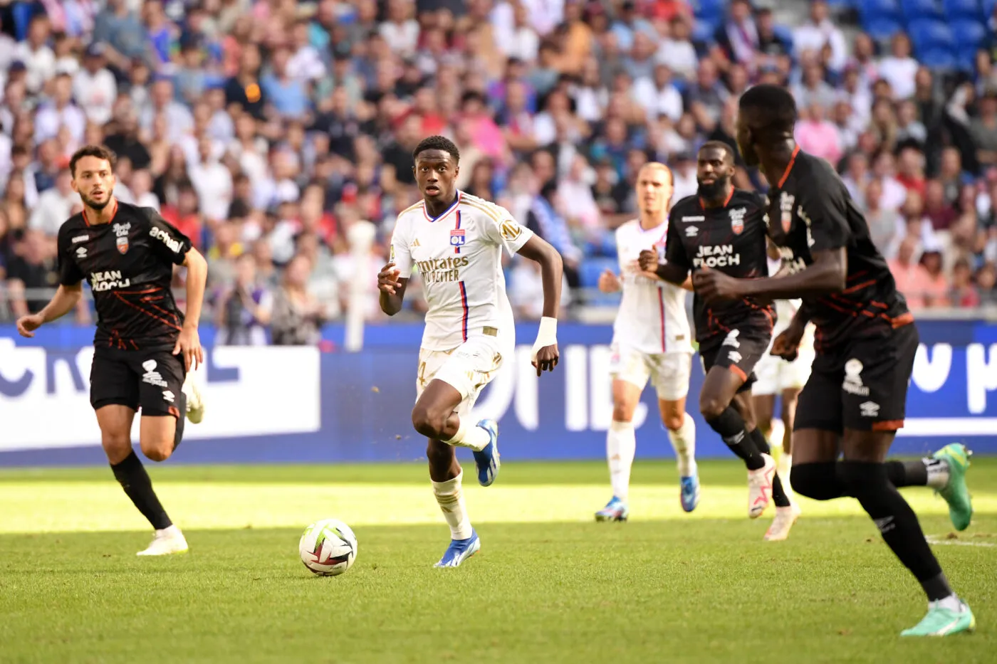 Lyon gâche deux buts d&rsquo;avance contre Lorient