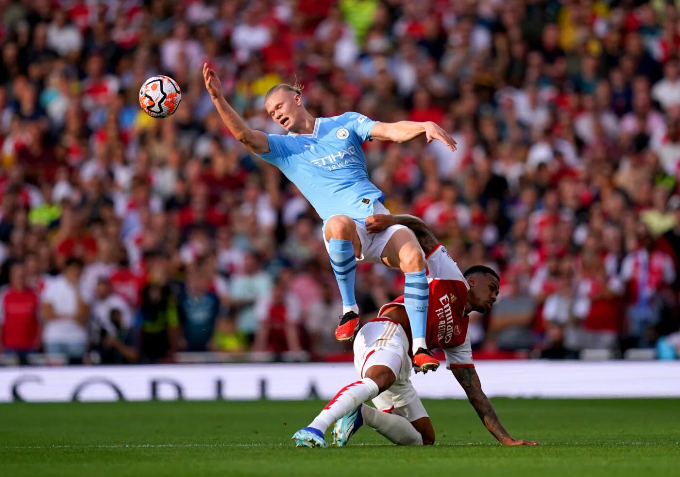 Manchester City's Erling Haaland (top) and Arsenal's Gabriel battle for the ball during the Premier League match at the Emirates Stadium, London. Picture date: Sunday October 8, 2023. - Photo by Icon sport