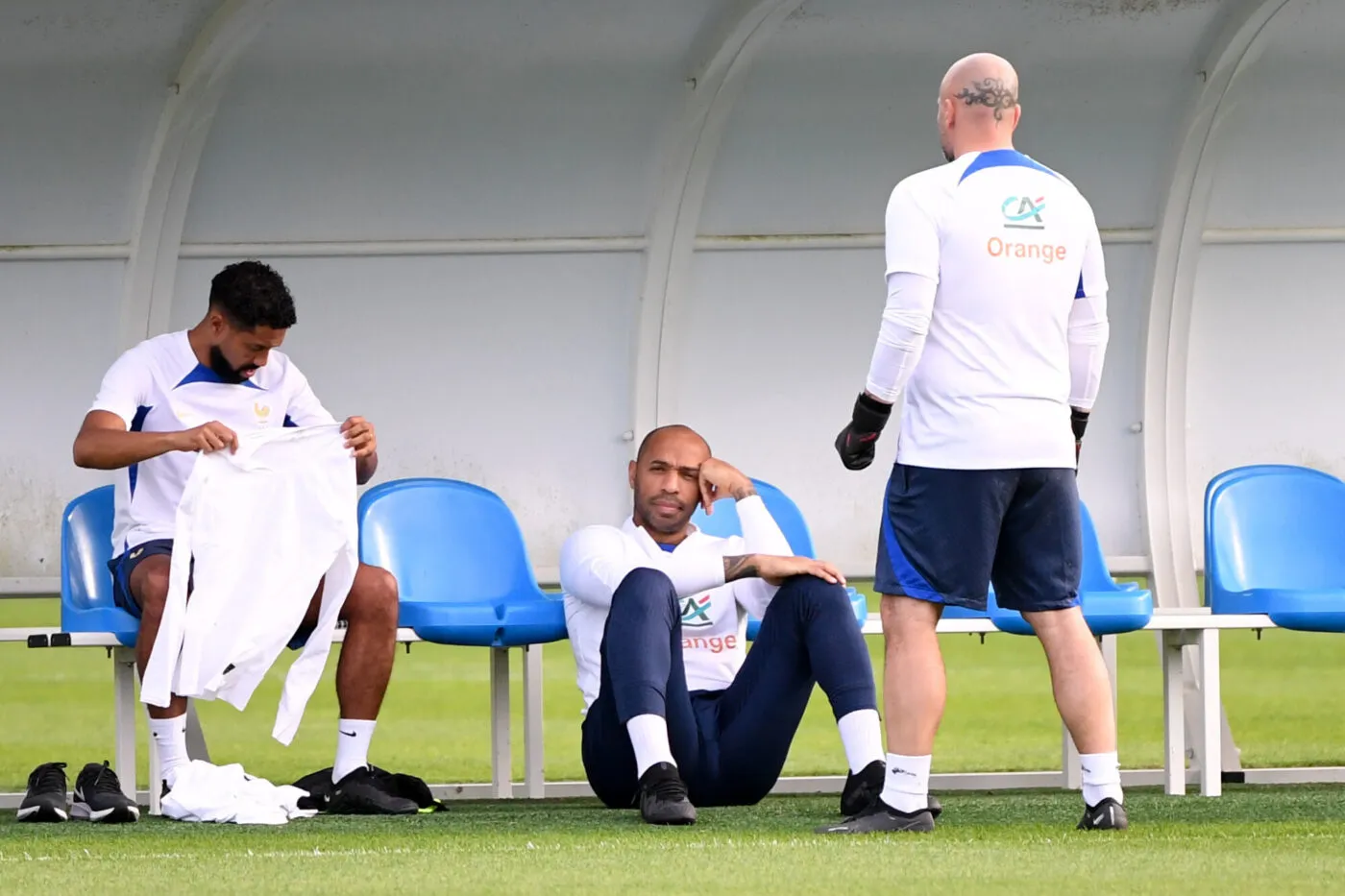 Gael CLICHY (Selectionneur adjoint France Espoirs) - Thierry HENRY (Selectionneur France Espoirs) during the training session of France at INF Clairefontaine on October 9, 2023 in Clairefontaine en Yvelines, France. (Photo by Anthony Bibard/FEP/Icon Sport)