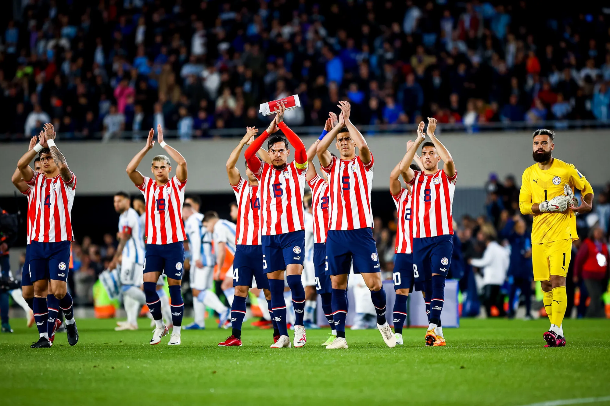 Team of Paraguay seen during the match between Argentina and Paraguay as part of FIFA World Cup 2026 Qualifier at Estadio Monumental Antonio Vespucio Liberti. Final score; Argentina 1 - 0 Paraguay (Photo by Roberto Tuero / SOPA Images/Sipa USA) - Photo by Icon sport
