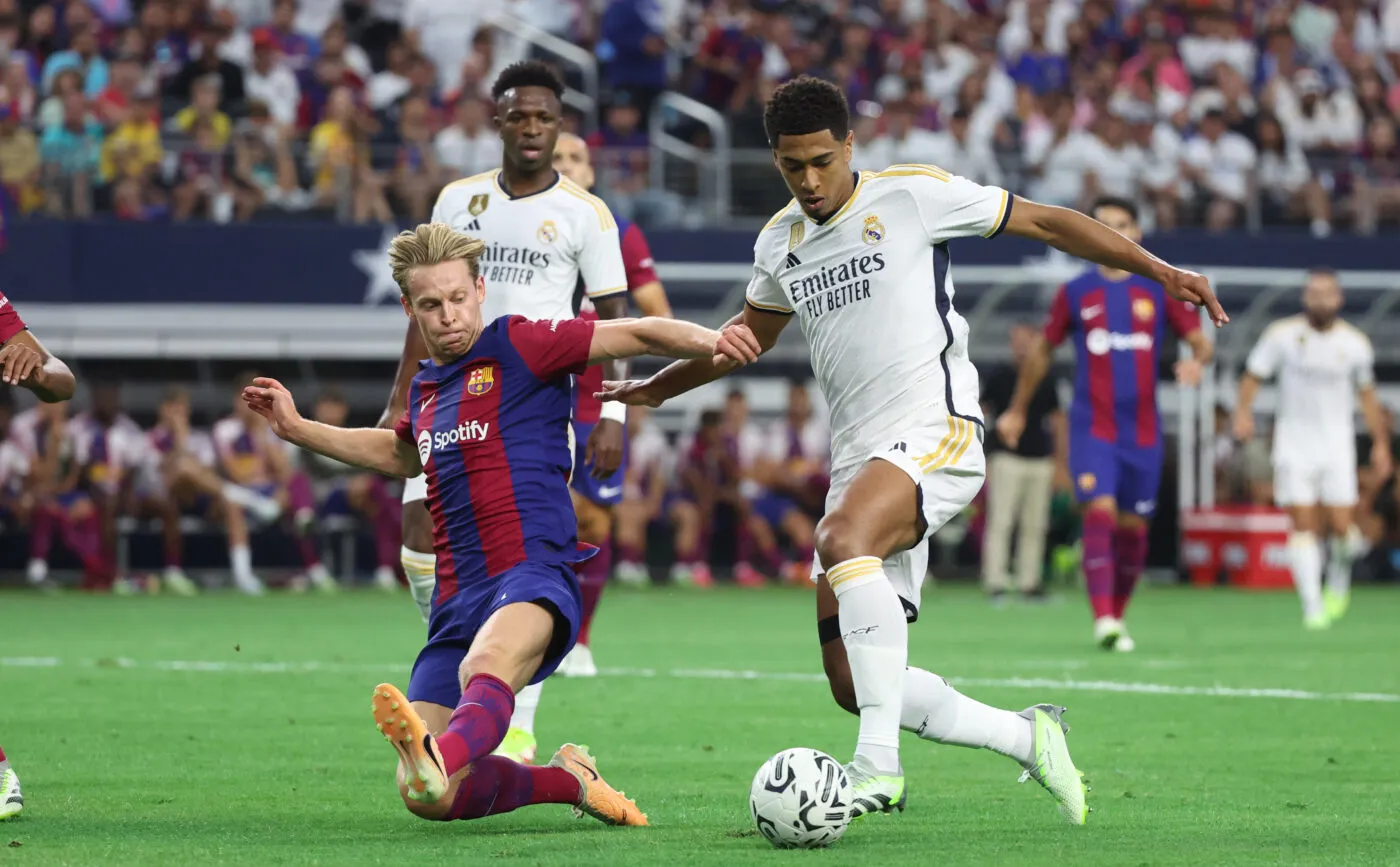 Jul 29, 2023; Arlington, Texas, USA; FC Barcelona midfielder Frenkie de Jong (21) and Real Madrid midfielder Jude Bellingham (5) battle for the ball first half at AT&amp;T Stadium. Mandatory Credit: Kevin Jairaj-USA TODAY Sports/Sipa USA - Photo by Icon sport