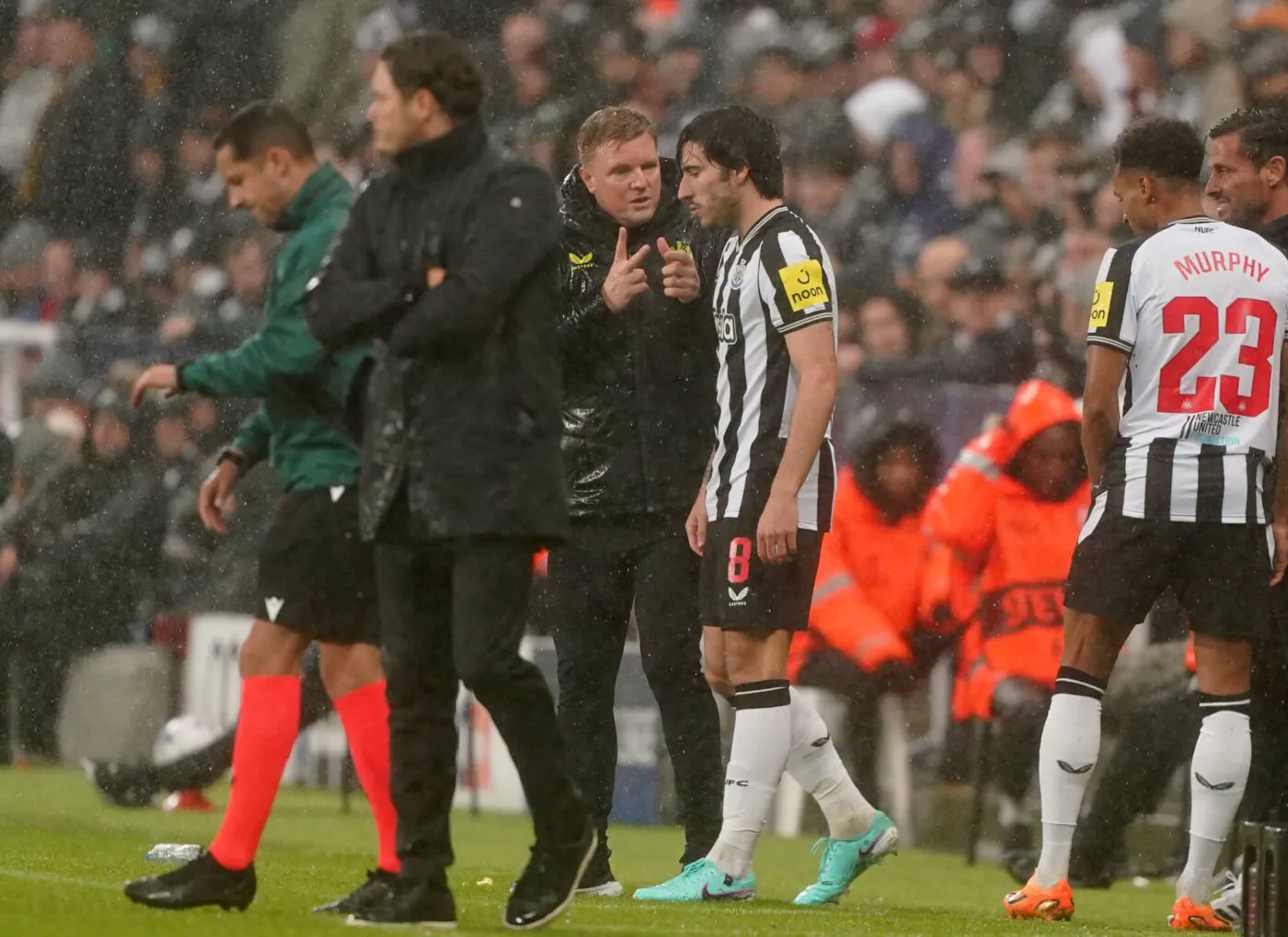 Howe (Newcastle) : «<span style="font-size:50%">&nbsp;</span>Si l&rsquo;UEFA ne veut pas de Tonali, vous en savez plus que moi<span style="font-size:50%">&nbsp;</span>»