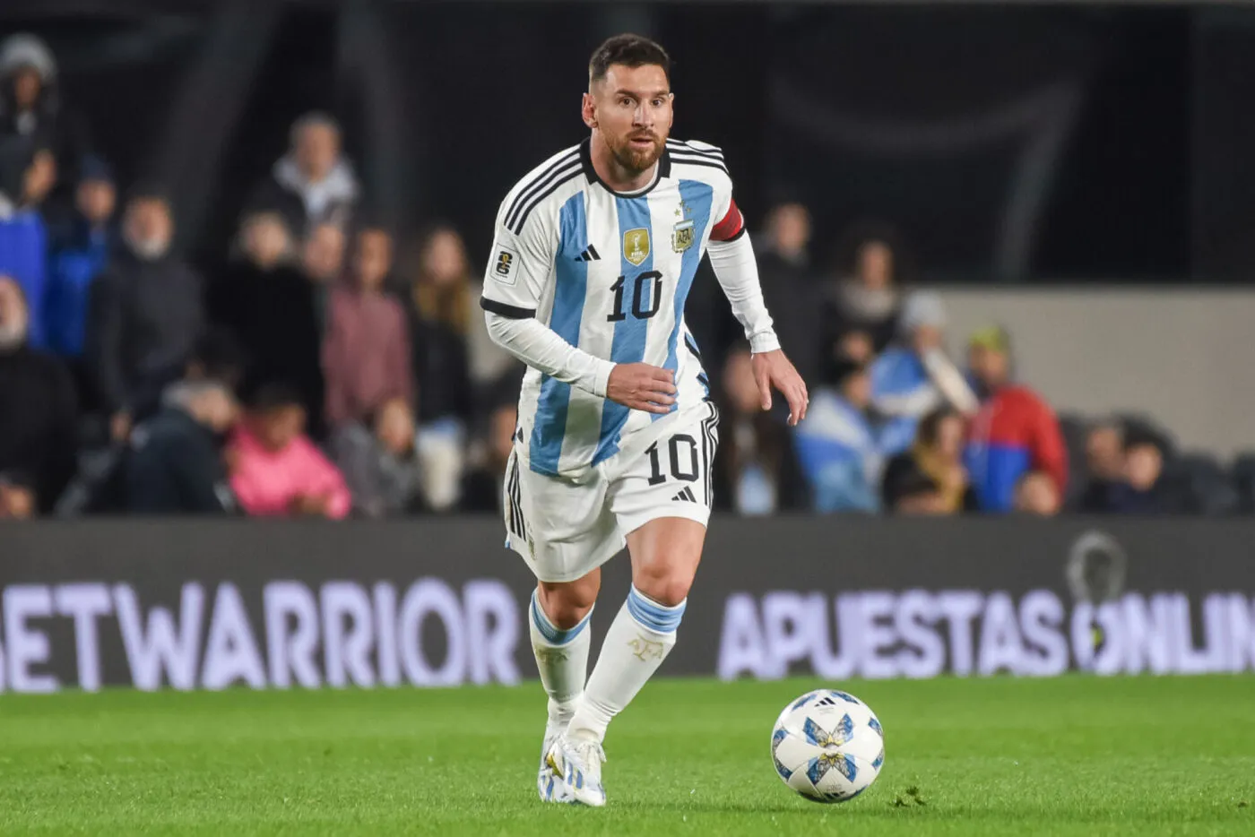 Lionel Messi of Argentina national team and Robert Arboleda of Ecuador national team during the FIFA 2024 World Cup qualifying round match between Argentina and Ecuador played at Monumental Stadium on September 7 in Buenos Aires. (Photo by Santiago Joel Abdala / Pressinphoto / Icon Sport) - Photo by Icon sport