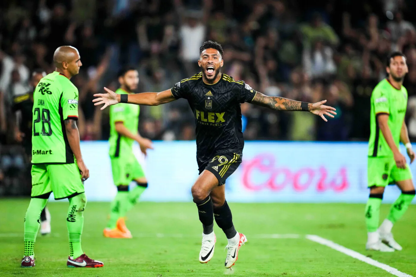 Denis Bouanga : « Pour moi, le football éteint le baseball ! »