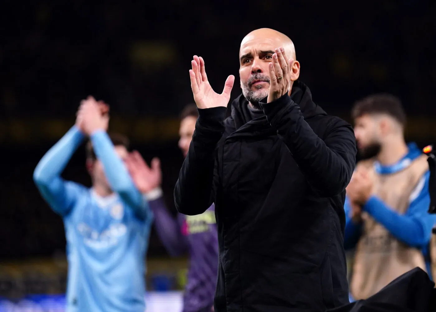 À la veille du derby, Guardiola rappelle l&rsquo;importance de l’hommage à Bobby Charlton