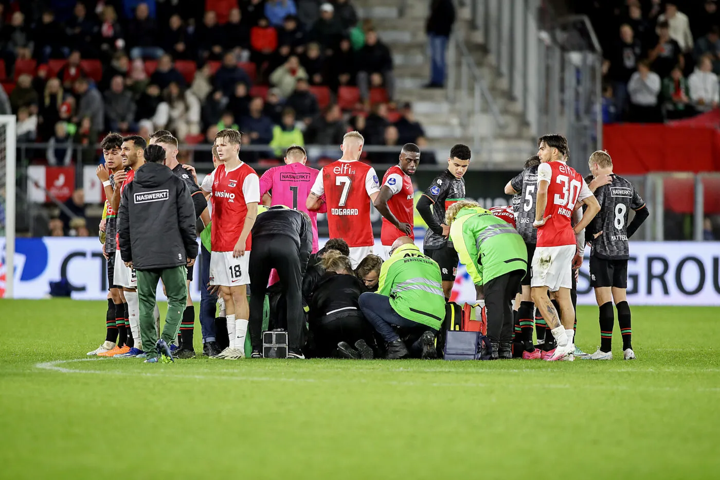 Bas Dost victime d'un malaise, le match entre Alkmaar et Nimègue interrompu