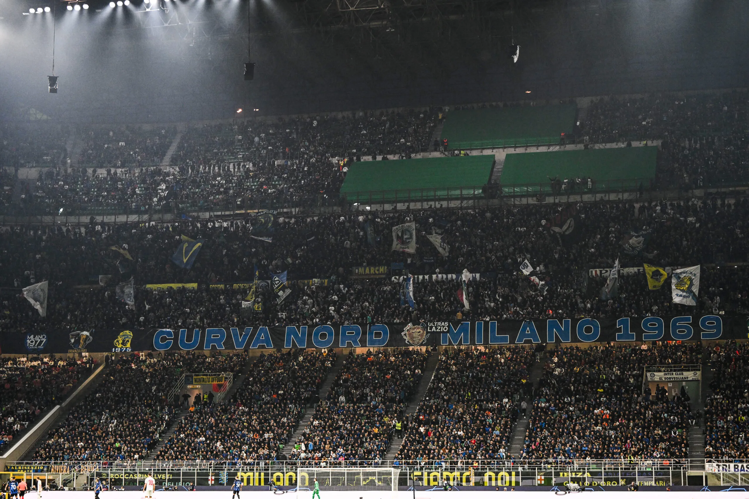 Des bananes gonflables aperçues dans les tribunes durant Inter-Roma