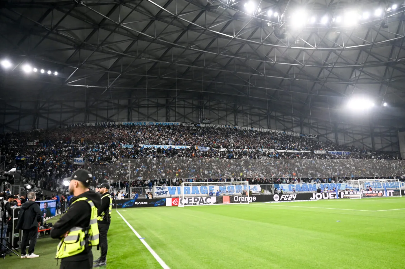 OM-OL : Une balle dans les pieds des supporters