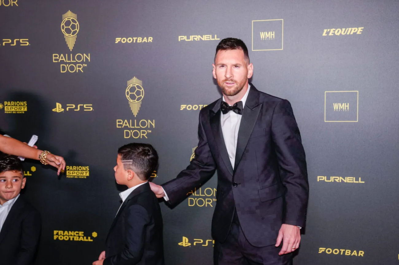 Lionel Messi remporte le Ballon d’or pour la huitième fois ...