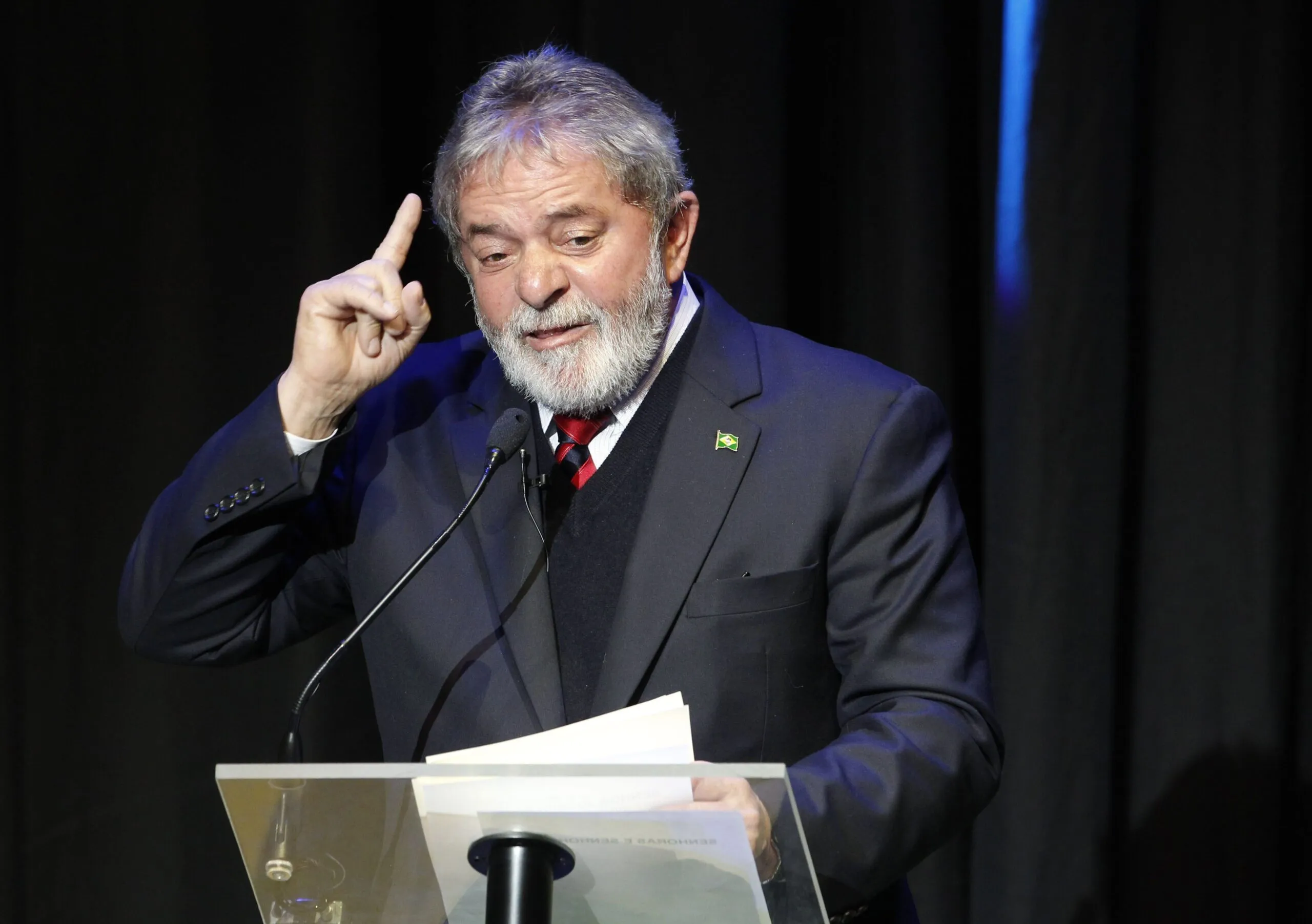 Le président Lula tacle sévèrement les joueurs brésiliens