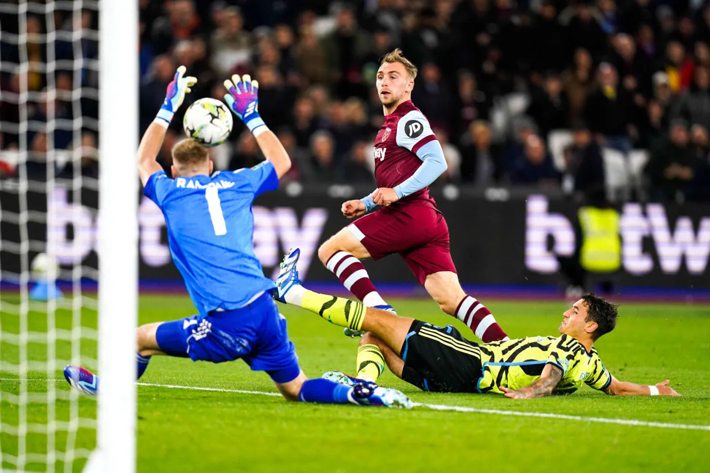 Arsenal goalkeeper Aaron Ramsdale (left) makes a save from West Ham United's Jarrod Bowen during the Carabao Cup fourth round match at the London Stadium, London. Picture date: Wednesday November 1, 2023. - Photo by Icon sport