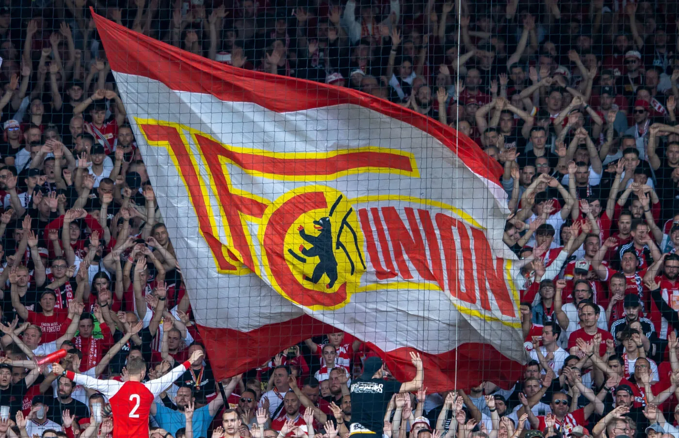 03 September 2023, Berlin: Soccer: Bundesliga, 1. FC Union Berlin - RB Leipzig, Matchday 3, An der Alten Frsterei. Union Berlin fans cheer on their team with flags. Photo: Andreas Gora/dpa - IMPORTANT NOTE: In accordance with the requirements of the DFL Deutsche Fuball Liga and the DFB Deutscher Fuball-Bund, it is prohibited to use or have used photographs taken in the stadium and/or of the match in the form of sequence pictures and/or video-like photo series. - Photo by Icon sport