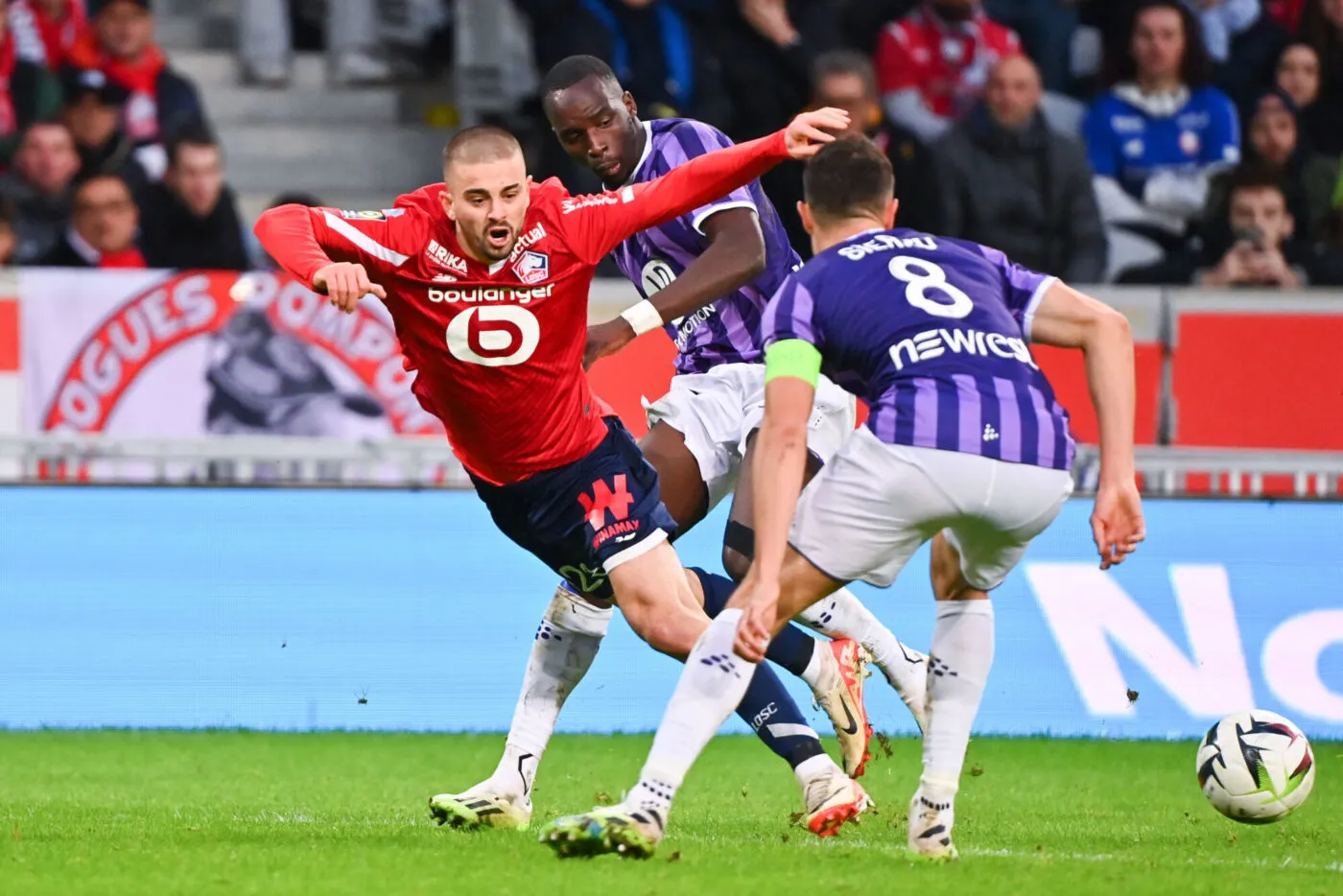 Edon ZHEGROVA of Lille during the Ligue 1 Uber Eats match between LOSC Lille and Toulouse Football Club at Stade Pierre Mauroy on November 12, 2023 in Lille, France. (Photo by Anthony Dibon/Icon Sport)
