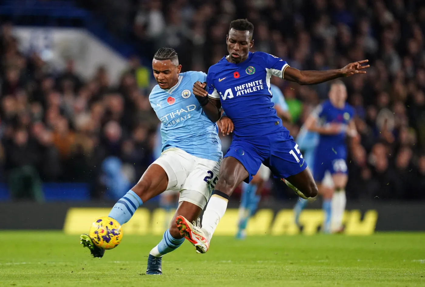 Manchester City's Manuel Akanji (left) and Chelsea's Nicolas Jackson battle for the ball during the Premier League match at Stamford Bridge, London. Picture date: Sunday November 12, 2023. - Photo by Icon sport