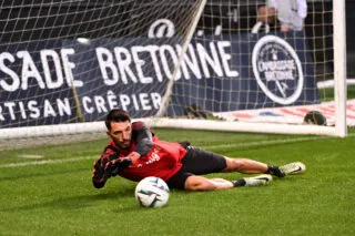 Auxerre et Guingamp survivent aux tirs au but, Beauvue sauve Calais