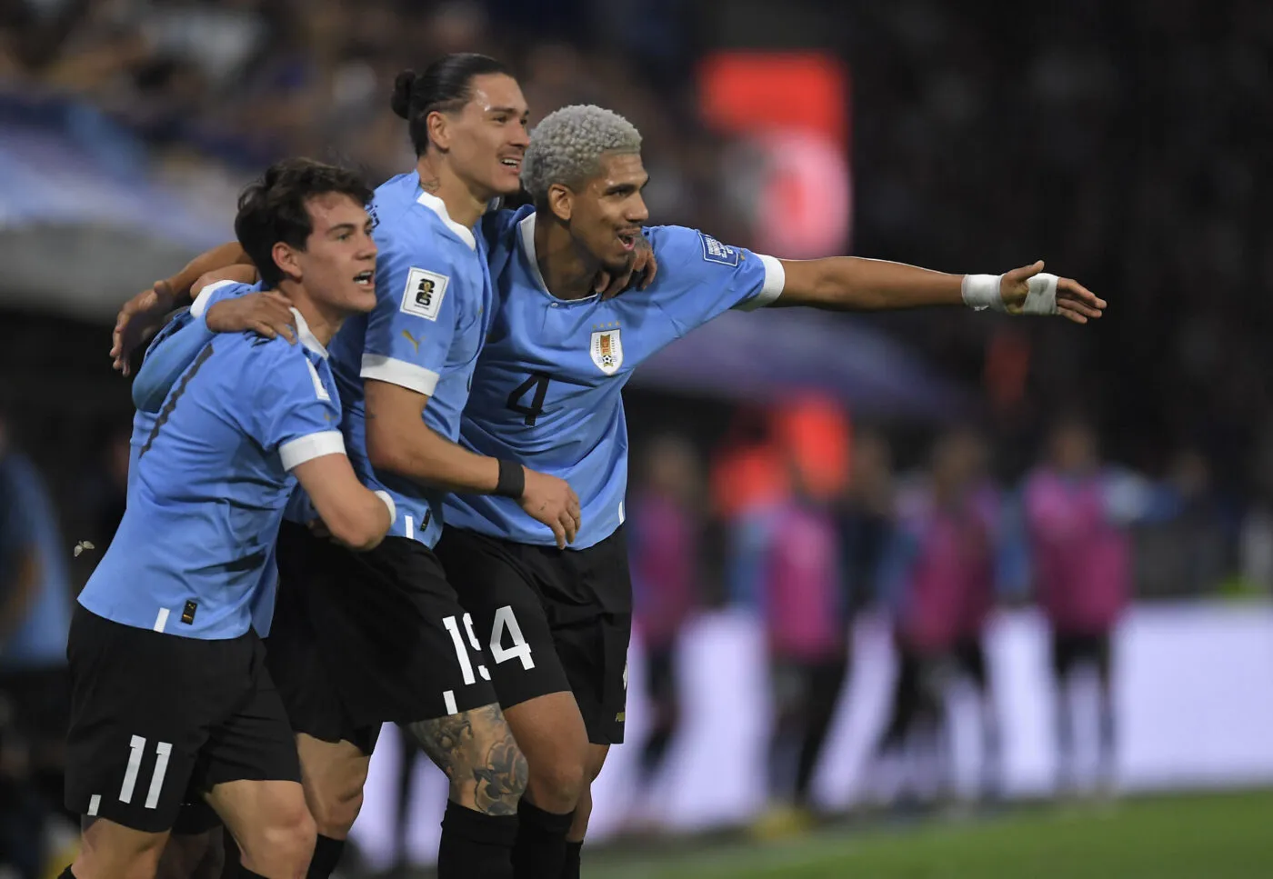 16 November 2023, Argentina, Buenos Aires: Soccer: World Cup qualifying South America, Argentina - Uruguay, matchday 5 at La Bombonera stadium: Uruguay's Ronald Araujo (r) celebrates with his teammates as his team wins 1-0. Photo: Fernando Gens/dpa - Photo by Icon sport