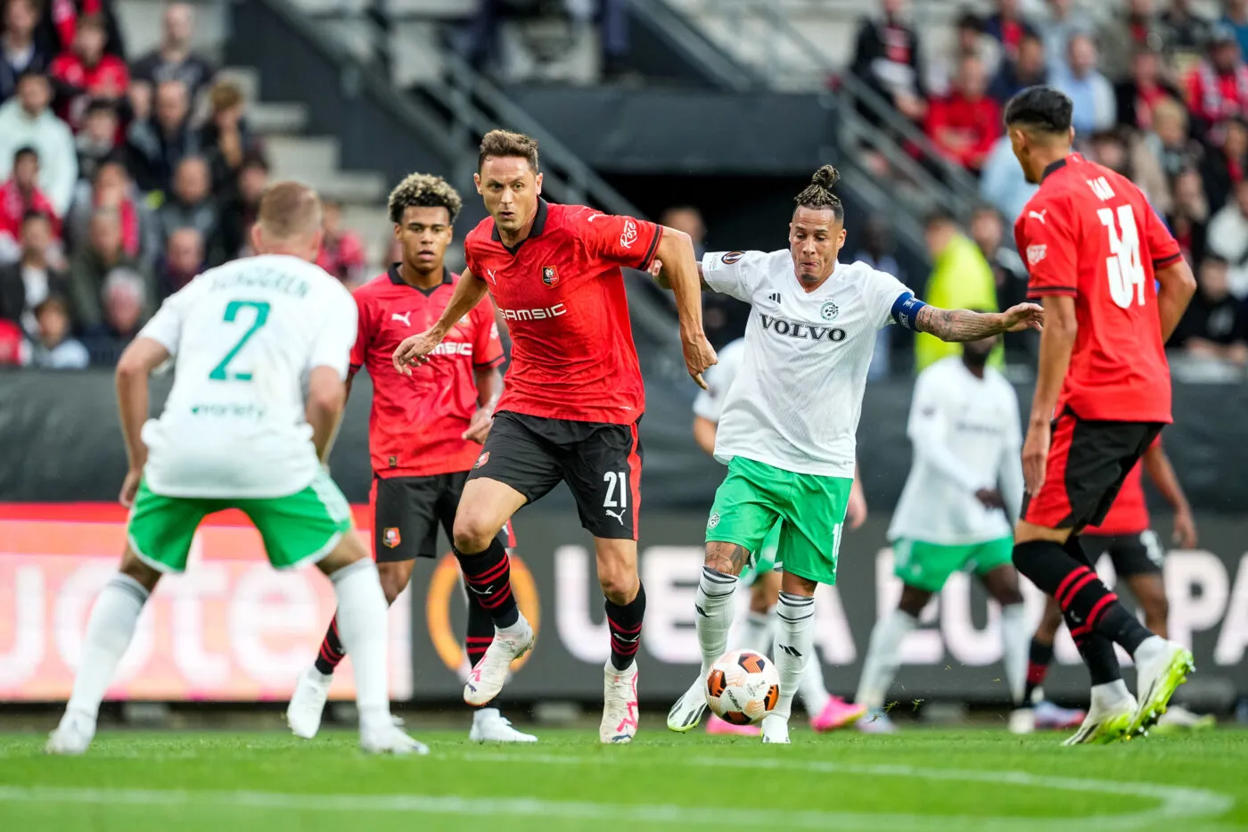 Nemanja MATIC of Stade Rennais and Tjaronn CHERY of Haifa during the Europa League match between Stade Rennais and Maccabi Haifa at Roazhon Park on September 21, 2023 in Rennes, France. (Photo by Hugo Pfeiffer/Icon Sport)