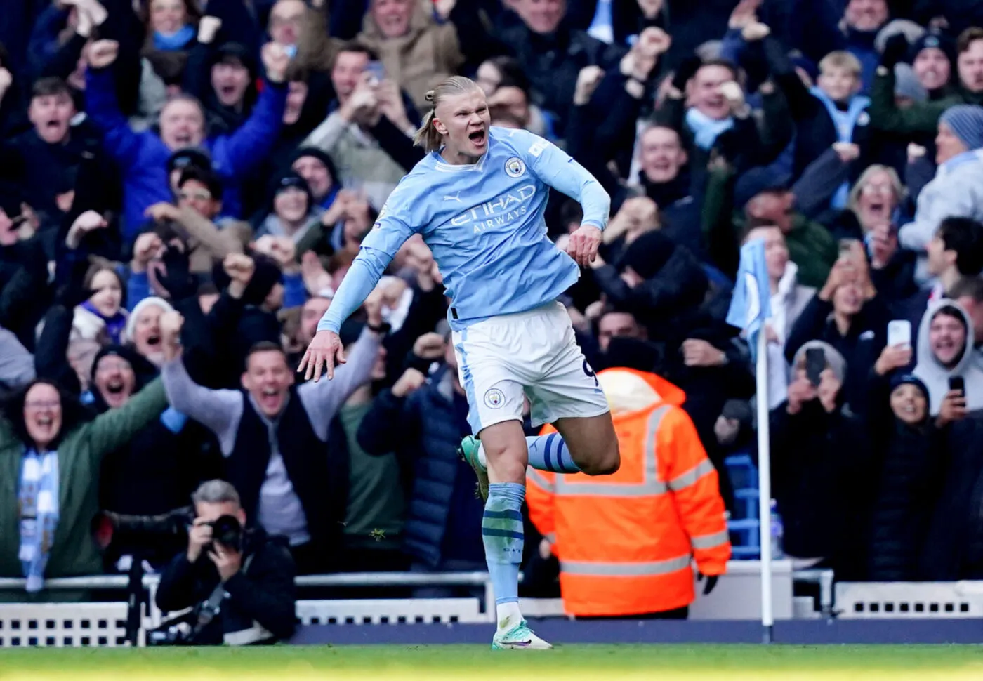 Manchester City's Erling Haaland celebrates scoring the opening goal during the Premier League match at the Etihad Stadium, Manchester. Picture date: Saturday November 25, 2023. - Photo by Icon sport