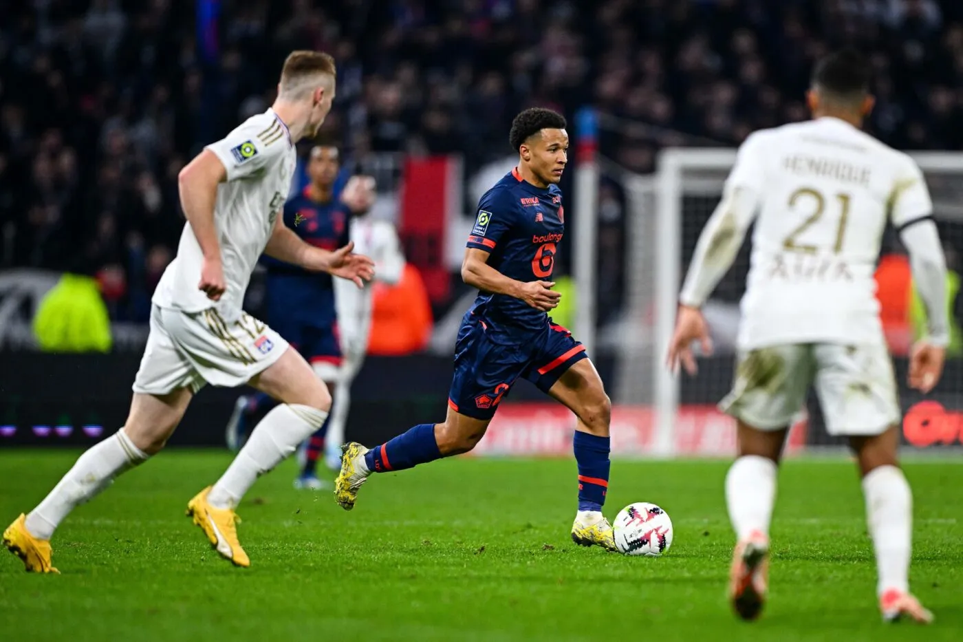 Sans forcer, Lille enfonce l’OL