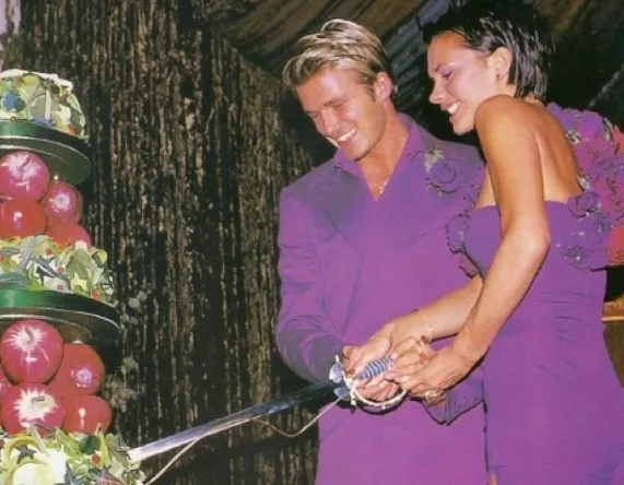 Mais pourquoi les Beckham se sont-ils mariés en violet ?