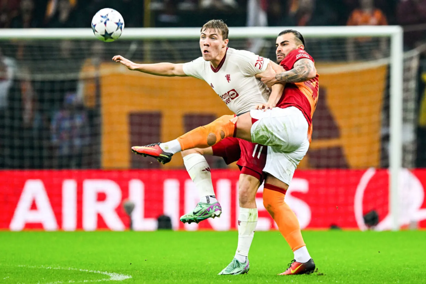 Galatasaray rattrape Manchester United par le col