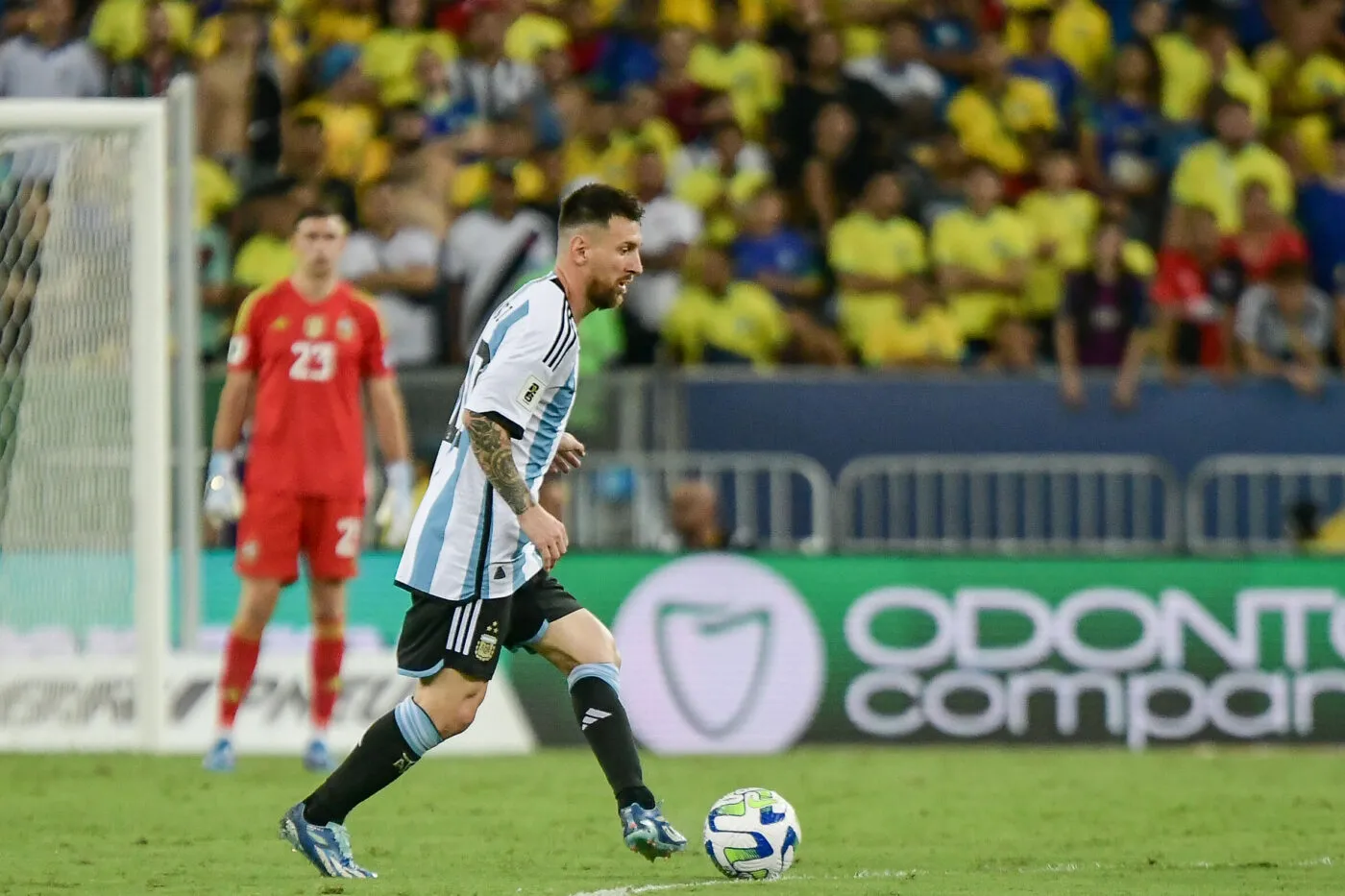 Lionel Messi s&#8217;embrouille avec Jamie Carragher