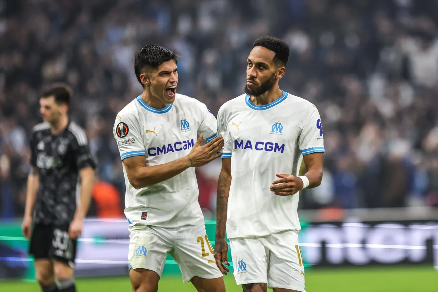 L’OM «<span style="font-size:50%"> </span>fume<span style="font-size:50%"> </span>» l’Ajax et se qualifie