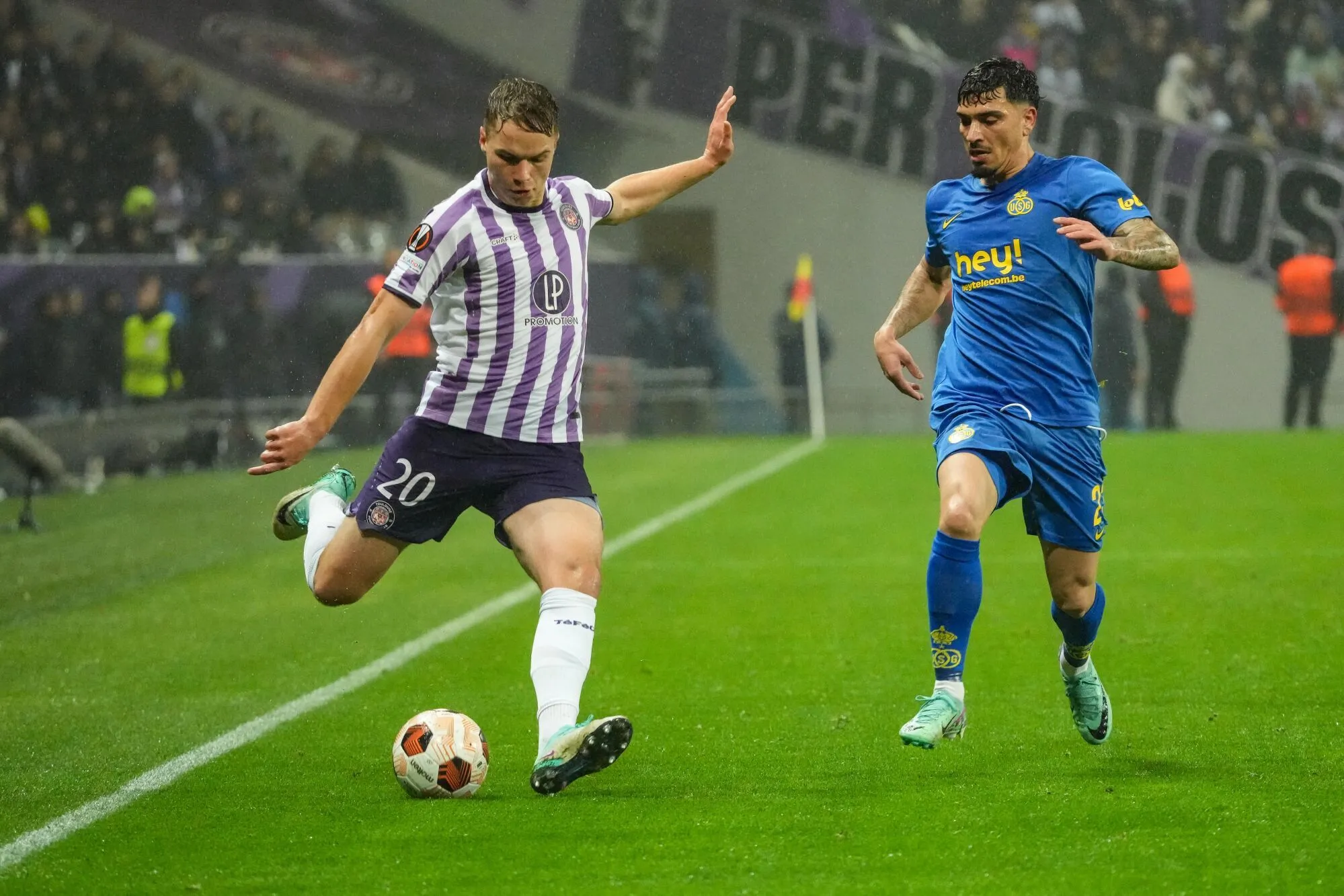 Niklas Uwe SCHMIDT of Toulouse FC and Cameron PUERTAS of Royal Union Saint Gilloise during the UEFA Europa League groupe E match between Toulouse Football Club v Royale Union Saint-Gilloise at Stadium de Toulouse on November 30, 2023 in Toulouse, France. (Photo by Pierre Costabadie/Icon Sport)