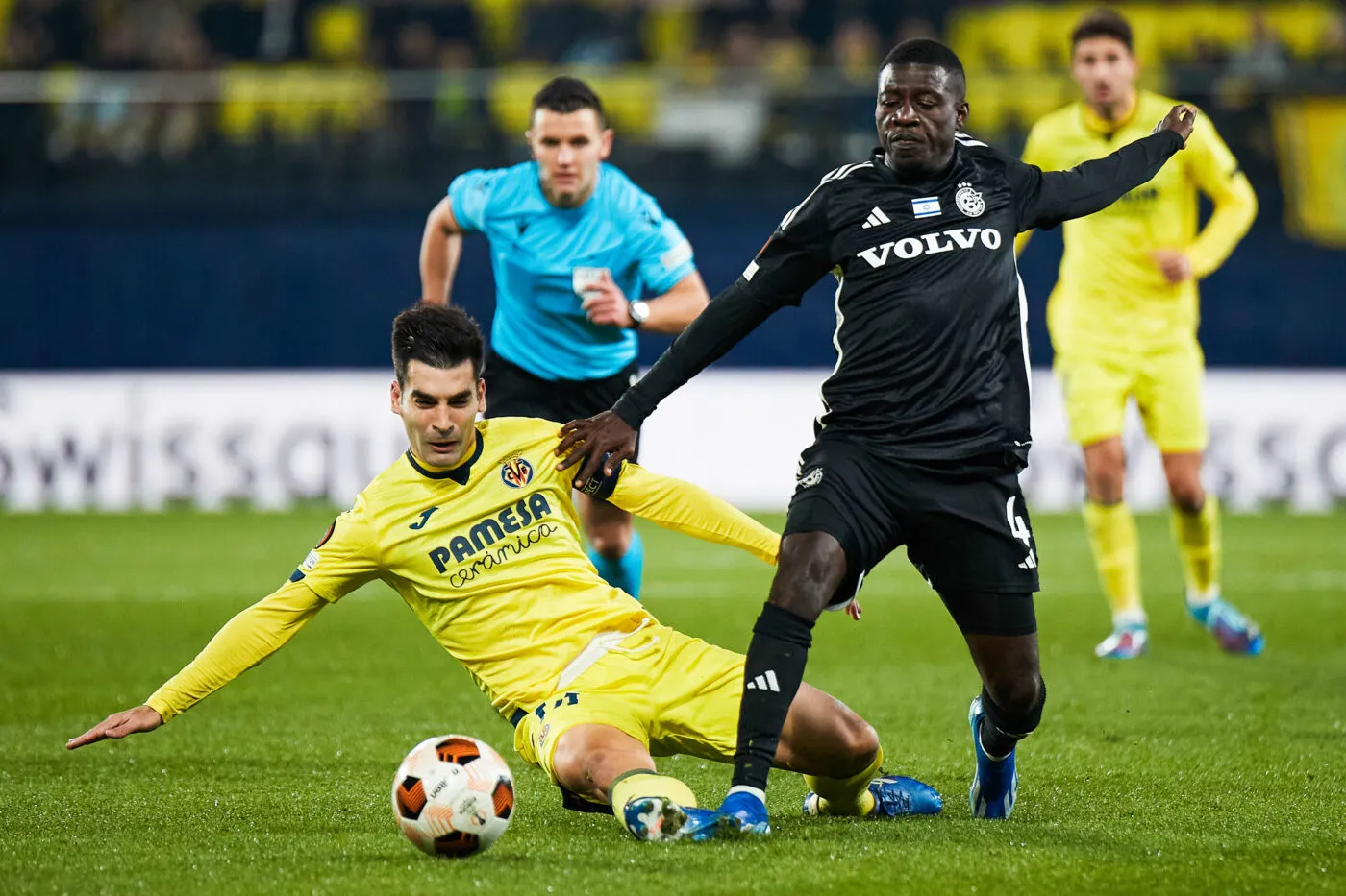 Manu Trigueros of Villarreal CF and Ali Mohamed of Maccabi Haifa during the UEFA Europa League match, Group F between Villarreal CF and Maccabi Haifa played at La Ceramica Stadium on December 6, 2023 in Villarreal, Spain. (Photo by Jose Torres / Pressinphoto / Icon Sport) - Photo by Icon sport