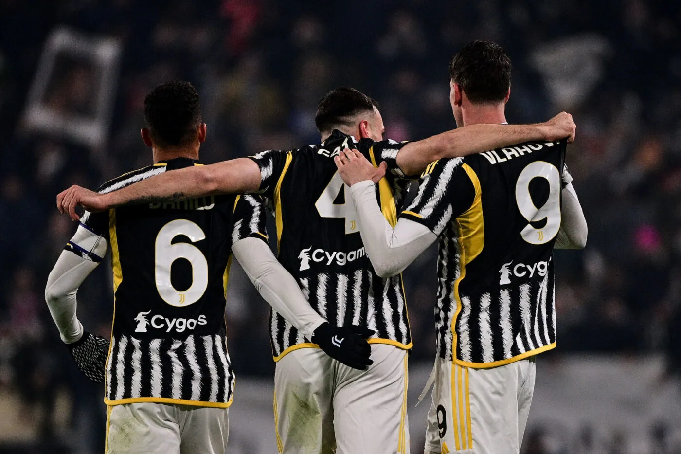 Foto Marco Alpozzi/LaPresse 8 Dicembre 2023 -Torino, Italia - sport - Juventus Vs Napoli - Campionato italiano di calcio Serie A TIM 2023/2024 - Allianz Stadium. Nella foto: Federico Gatti (Juventus FC); esulta dopo il gol con Danilo (Juventus FC); e Dusan Vlahovic (Juventus FC); December 8, 2023 Turin, Italy - sport soccer - Juventus Vs Napoli - Italian Football Championship League A TIM 2023/2024 - Allianz Stadium In the pic: Federico Gatti (Juventus FC); celebrates after scoring Dusan Vlahovic (Juventus FC); , Dusan Vlahovic (Juventus FC); - Photo by Icon sport