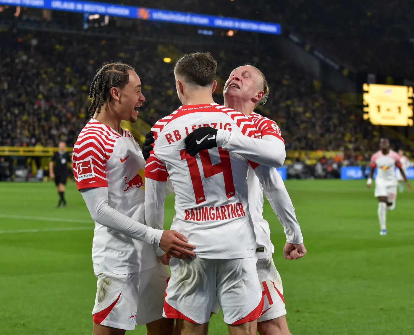 Leipzig se fait peur, mais s&rsquo;impose à Dortmund