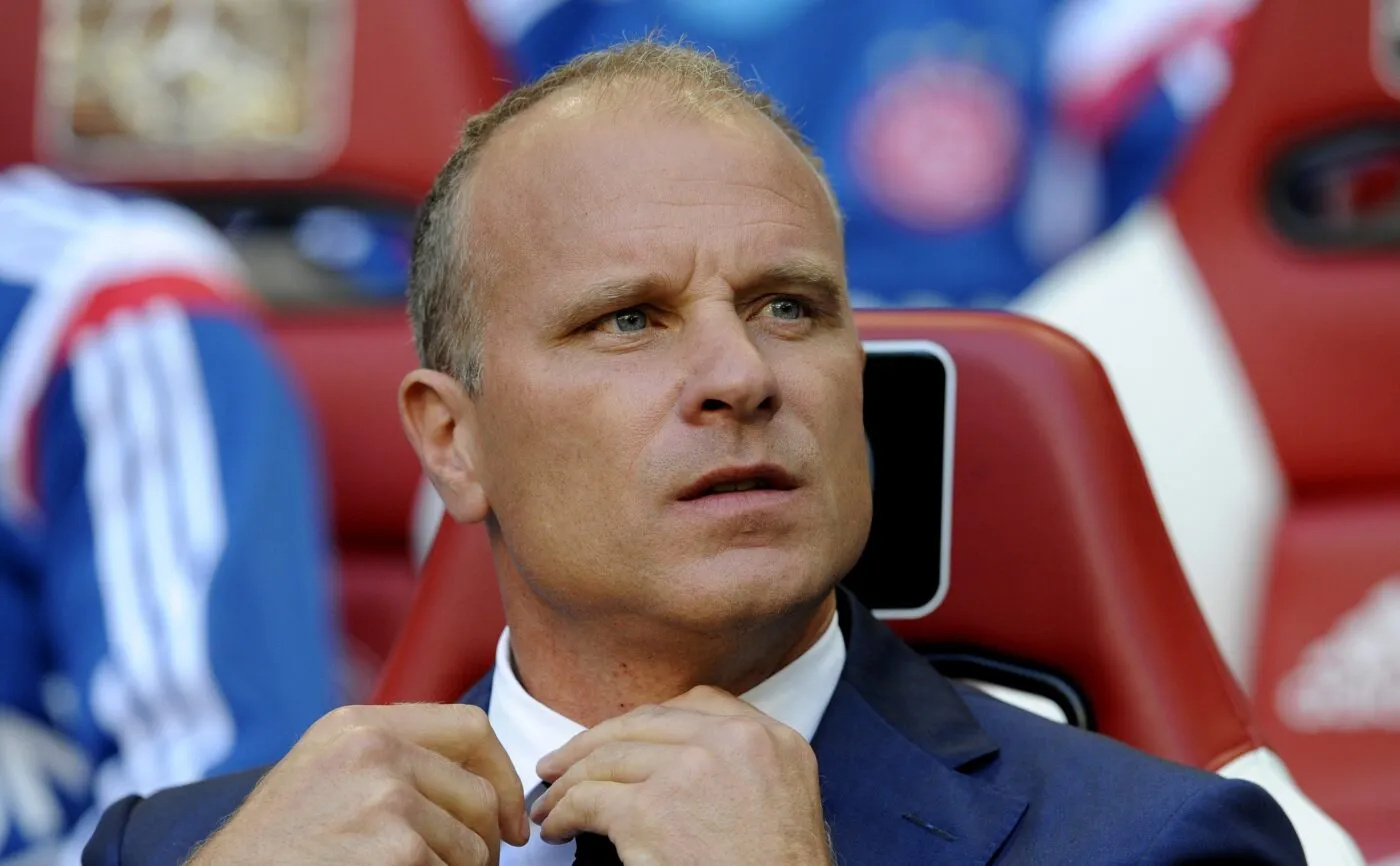 Dennis Bergkamp affiche son ambition d&rsquo;acheter un club