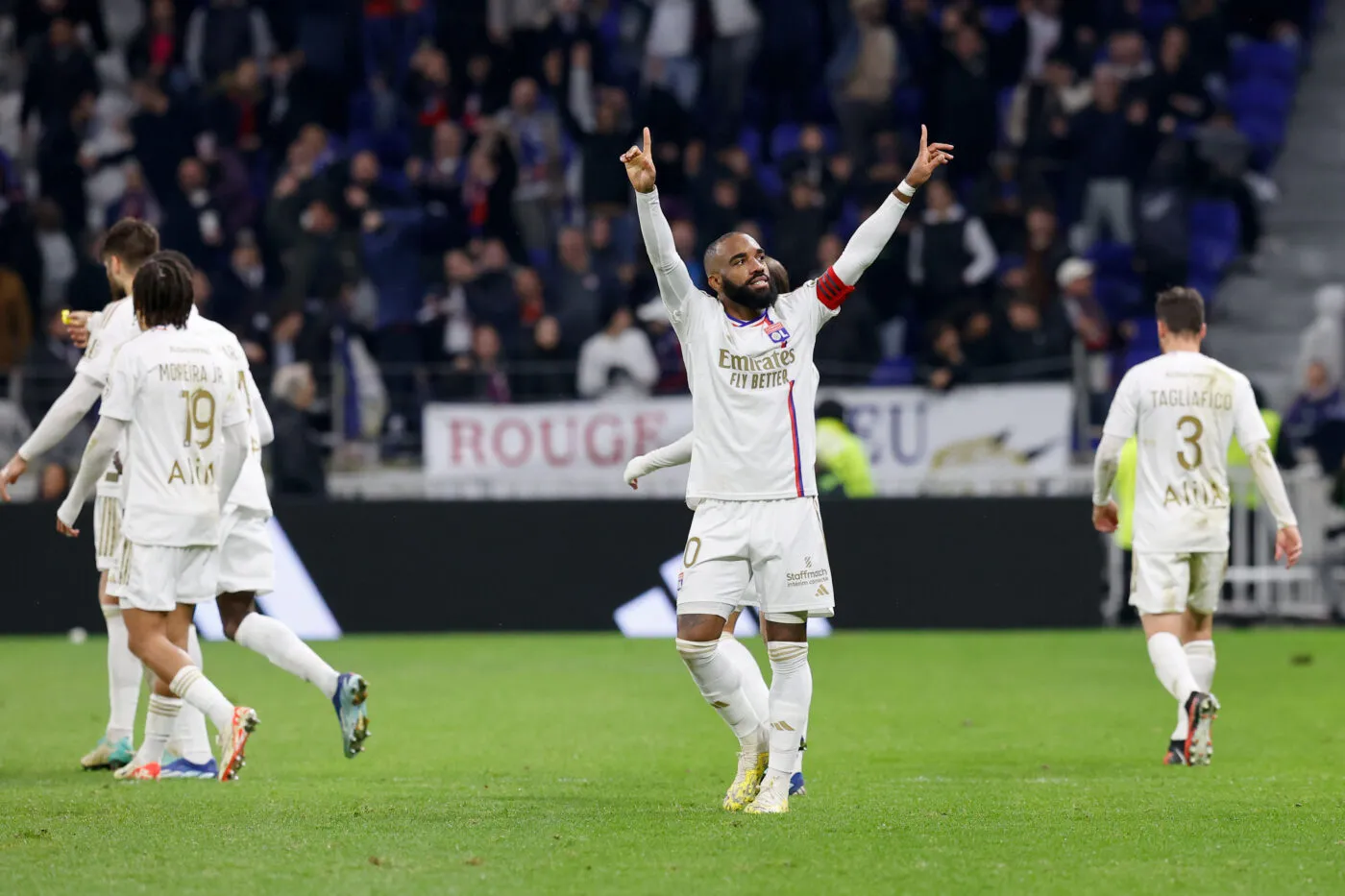 Lacazette, la contre-attaque du général