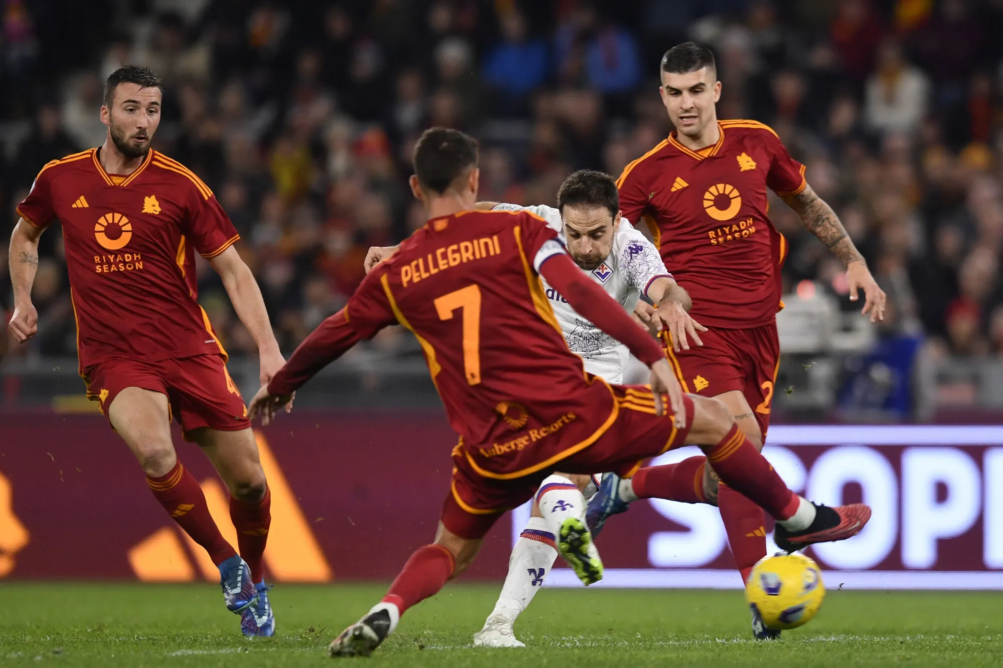 Giacomo Bonaventura of ACF Fiorentina, Bryan Cristante, Lorenzo Pellegrini and Gianluca Mancini of AS Roma during the Serie A football match between AS Roma and Fiorentina at Olimpico stadium in Rome (Italy), December 10, 2023./Sipa USA No Sales in Italy - Photo by Icon sport