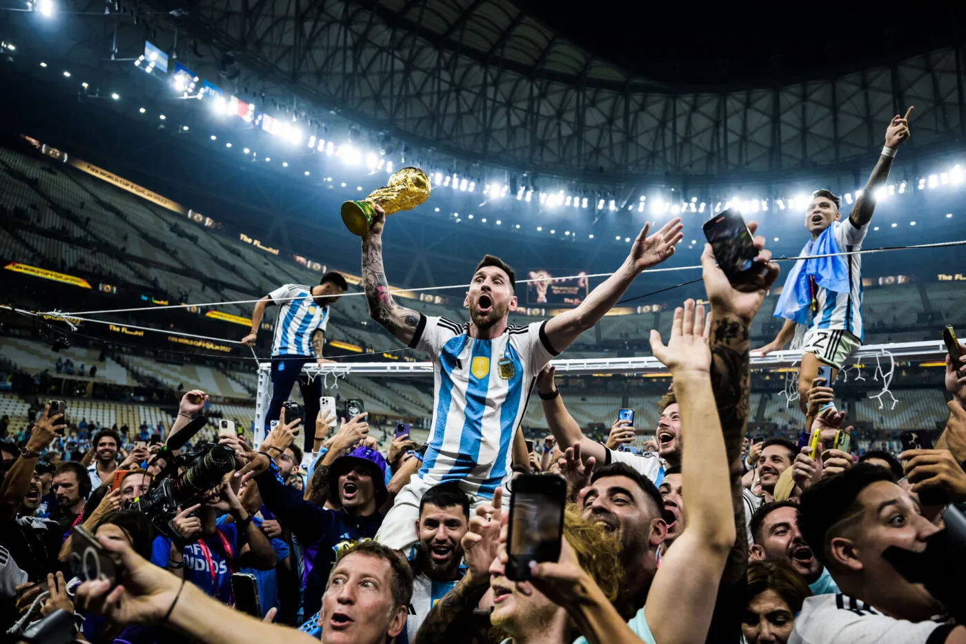 Six maillots de Messi à la Coupe du monde 2022 vendus aux enchères pour plus de sept millions d’euros