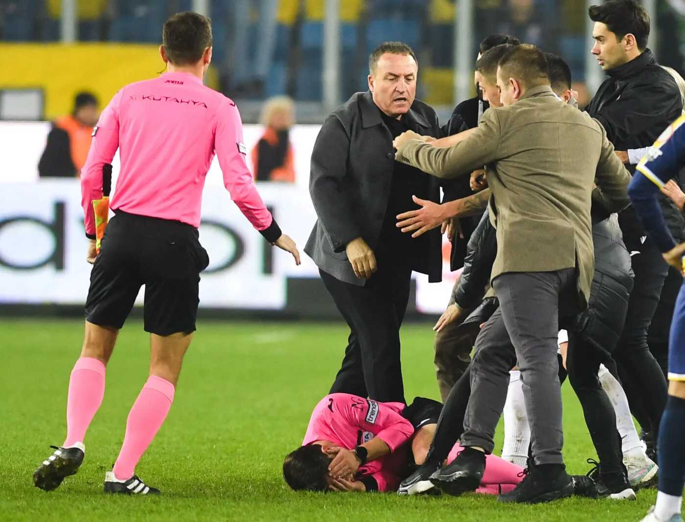 Après l&rsquo;agression de l’arbitre, Ankaragücü écope de cinq matchs à huis clos et d’une amende