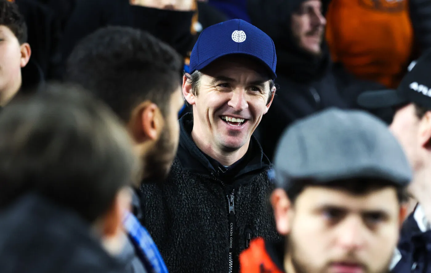 Joey Barton avec les supporters de l’OM en parcage à Brighton