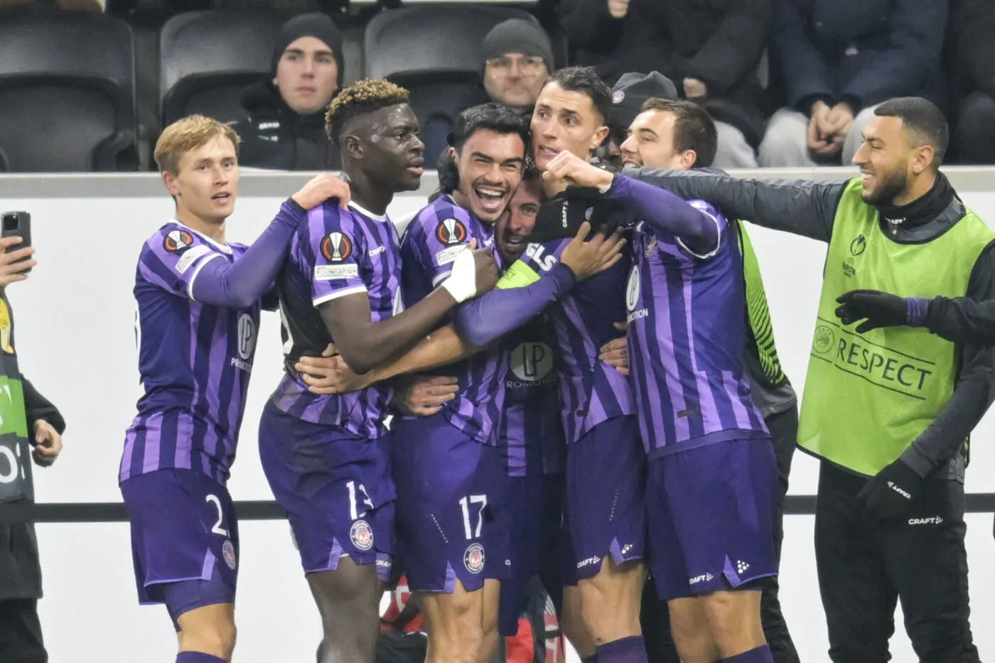 LINZ,AUSTRIA,14.DEC.23 - SOCCER - UEFA Europa League, group stage, Linzer ASK vs Toulouse FC. Image shows the rejoicing of Toulouse.