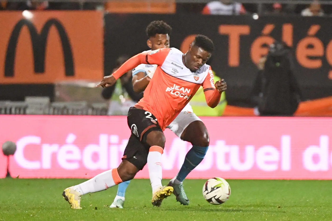 27 Aiyegun TOSIN (fcl) during the Ligue 1 Uber Eats match between Football Club de Lorient and Olympique de Marseille at Stade Yves Allainmat on December 10, 2023 in Lorient, France. (Photo by Anthony Bibard/FEP/Icon Sport)