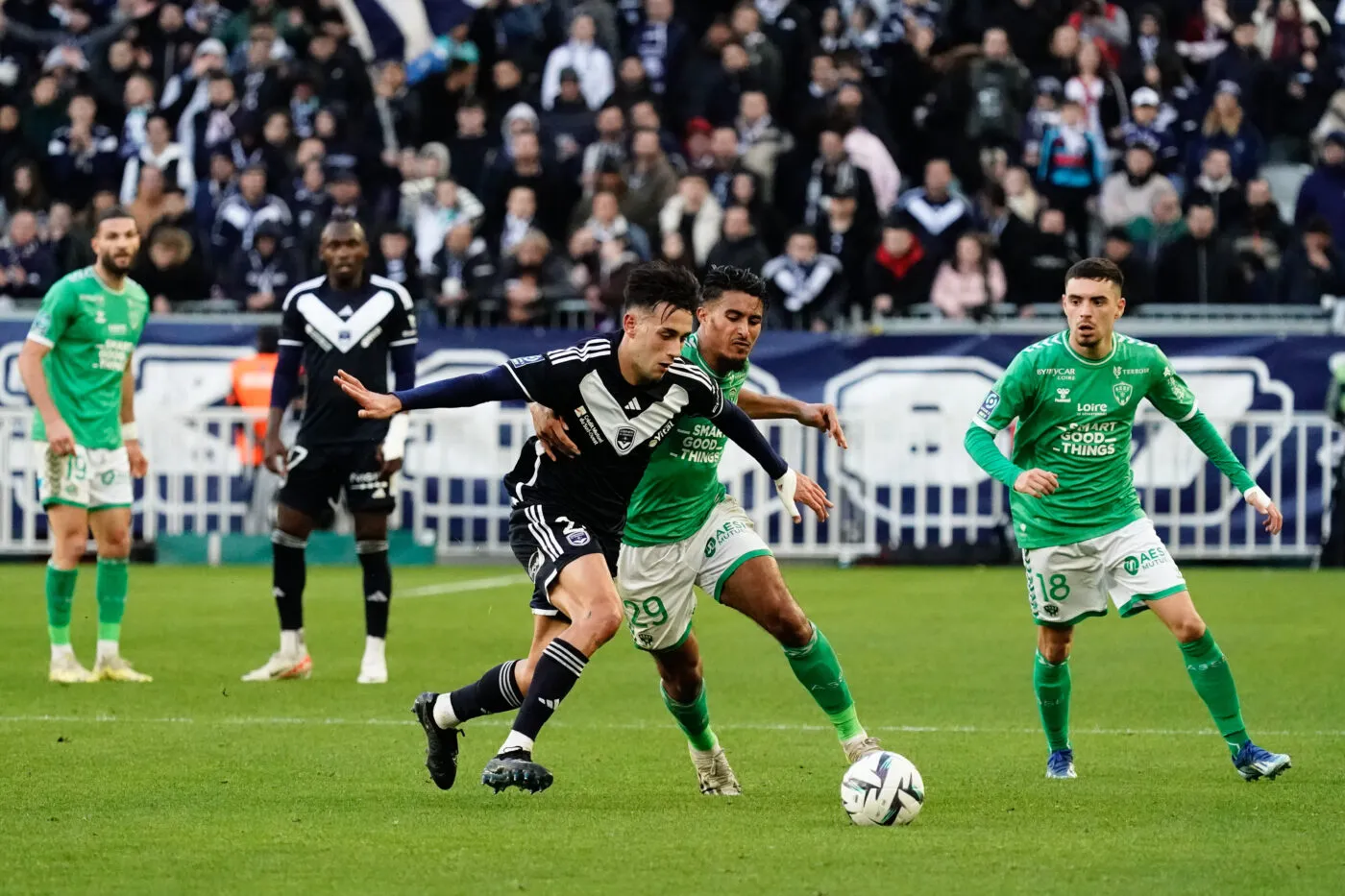 Saint-Étienne frustre Bordeaux, Auxerre numéro Hein