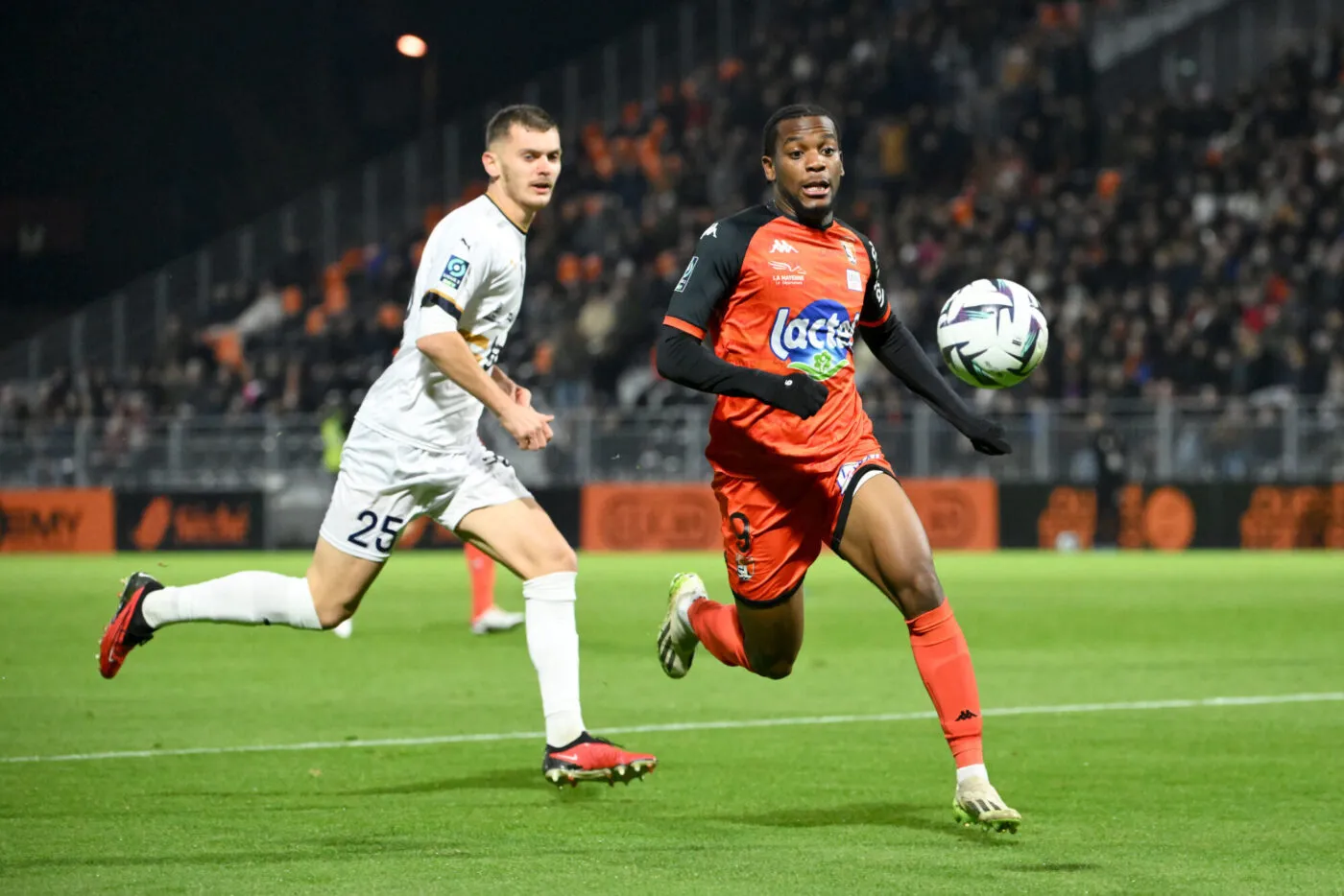 09 Junior KADILE (slmfc) during the Ligue 2 BKT match between Stade Lavallois Mayenne Football Club and Pau Football Club at Stade Francis-Le Basser on December 16, 2023 in Laval, France. (Photo by Christophe Saidi/FEP/Icon Sport)