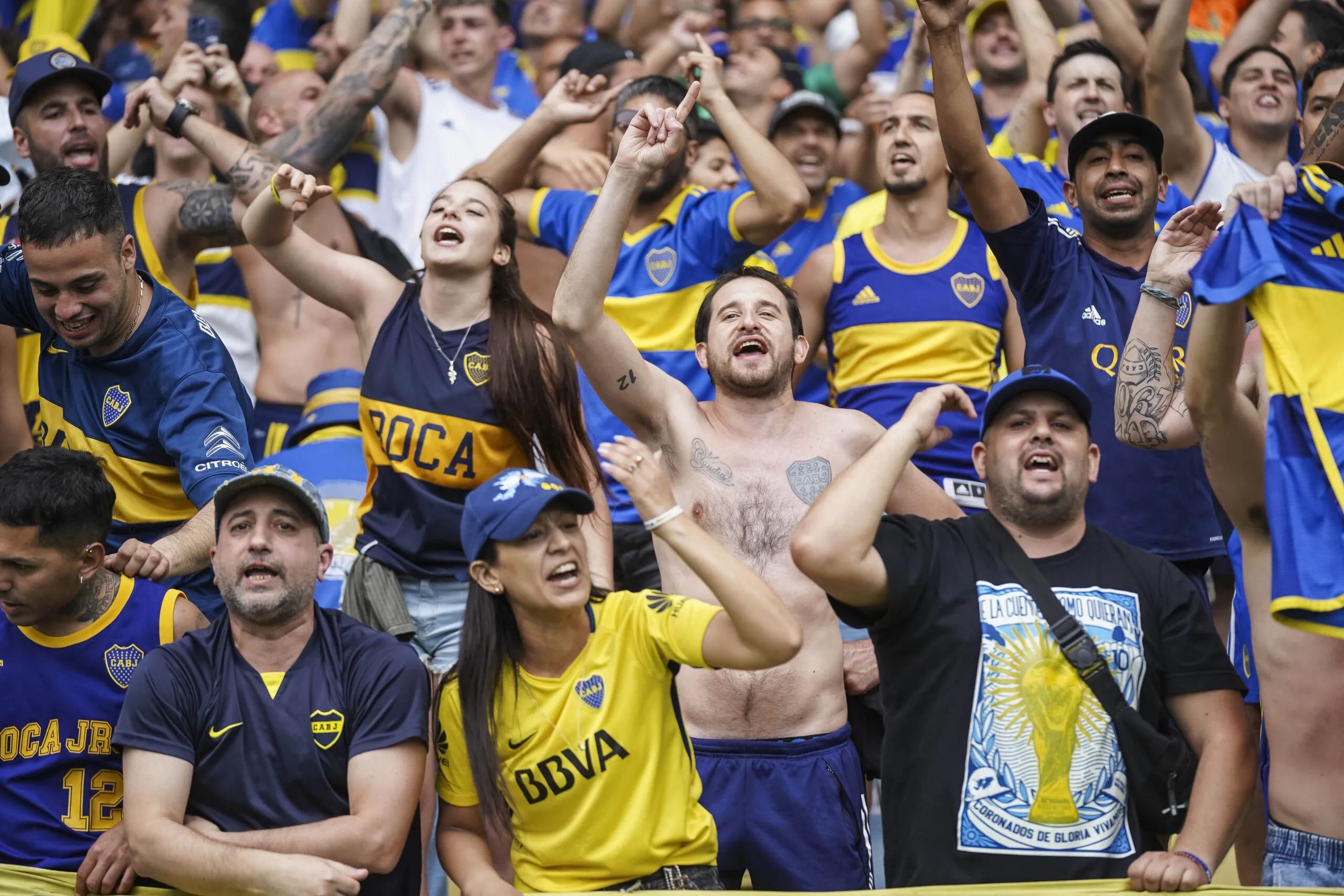 Javier Milei hué par les supporters de Boca Juniors
