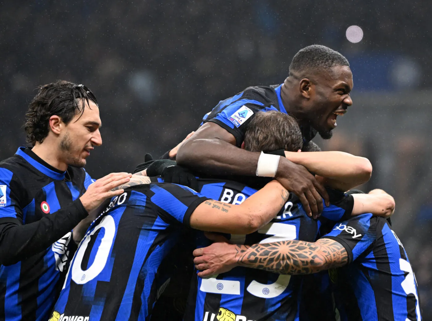 (231210) -- MILAN, Dec. 10, 2023 (Xinhua) -- FC Inter's Hakan Calhanoglu (covered) celebrates his goal with his teammates during a Serie A football match between FC Inter and Udinese in Milan, Italy, Dec. 9, 2023. (Photo by Augusto Casasoli/Xinhua) - Photo by Icon sport
