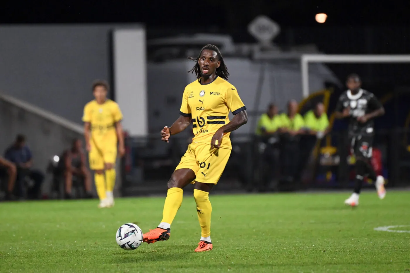 06 Sessi D'ALMEIDA D ALMEIDA (pau) during the Ligue 2 BKT match between Pau Football Club and Amiens Sporting Club on September 30, 2023 in Pau, France. (Photo by Anthony Bibard/FEP/Icon Sport)