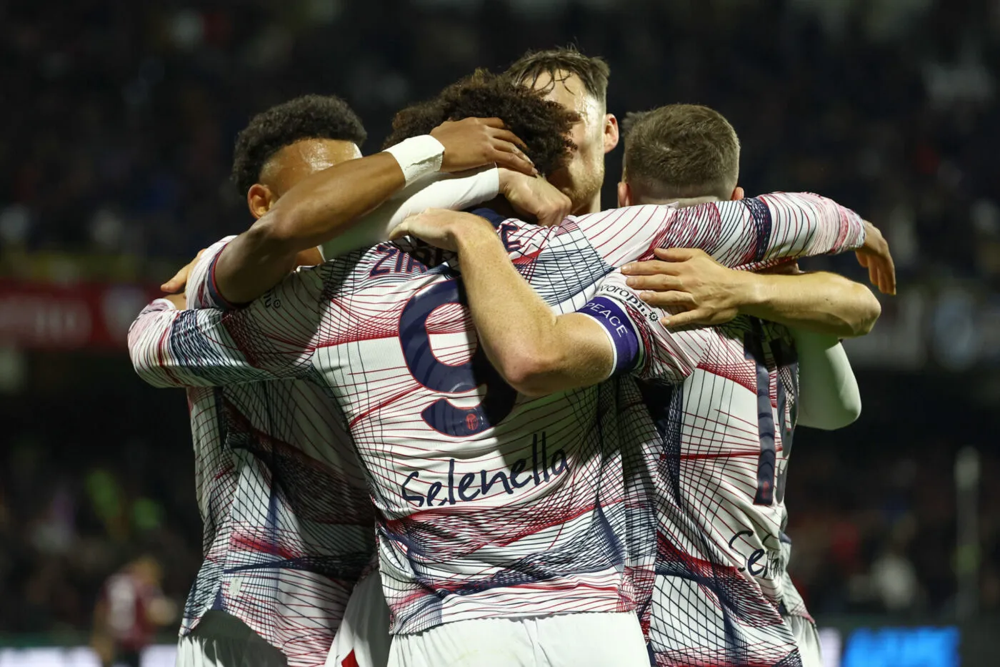 Foto Alessandro Garofalo/LaPresse 10 dicembre 2023 Salerno, Italia sport calcio Salernitana vs Bologna - Campionato di calcio Serie A Tim 2023/2024 - Stadio Arechi. Nella foto: Joshua Zirkzee (Bologna FC); esulta dopo il gol gol 0-2 December 10 2023 Salernitana vs Bologna - Italian Football Championship League league A 2023/2024 - Arechi stadium. In the pic: Joshua Zirkzee (Bologna FC); celebrates after scoring goal 0-2 - Photo by Icon sport